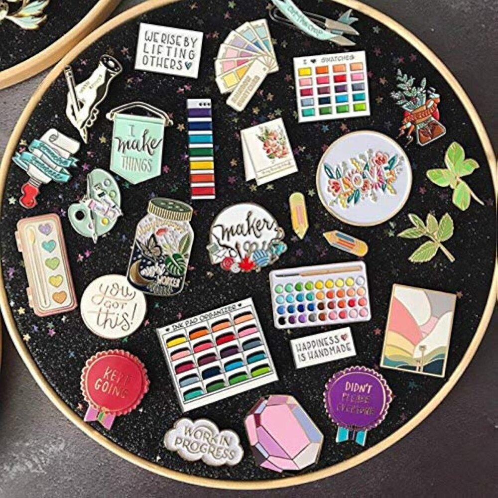 Wall Hanging Brooch Jewelry Storage Display Stand Enamel Pin Display Holder Earr